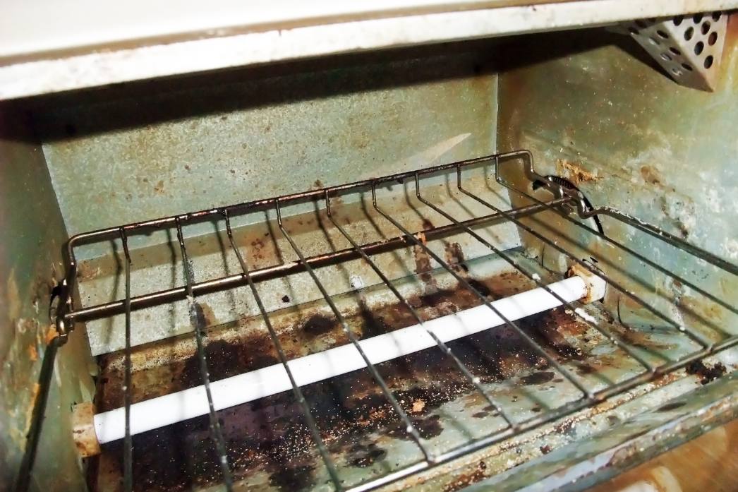 bardzo przypalony piekarnik, spalony tłuszcz