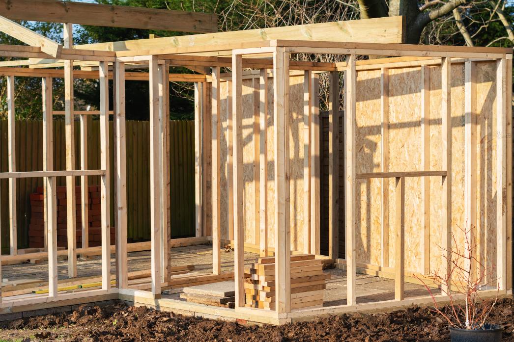 budowa drewutni - wiaty na drewno