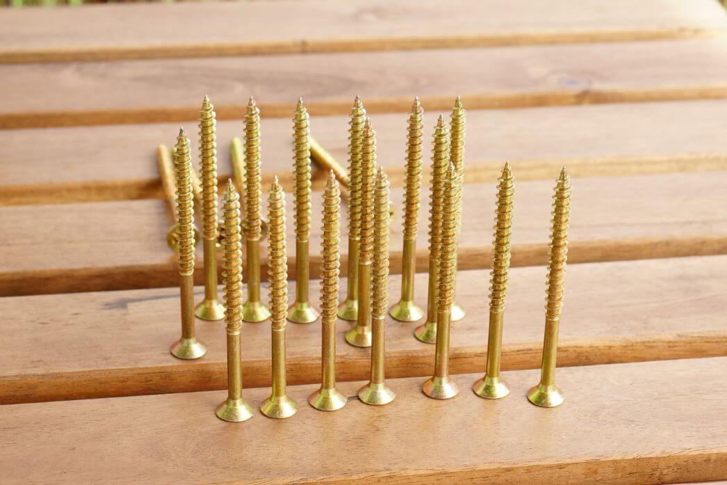 jaka powłoka antykorozyjna wkrętów do drewna