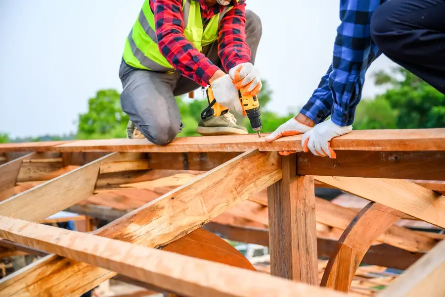 poziomowanie dachu wkręty ciesielskie