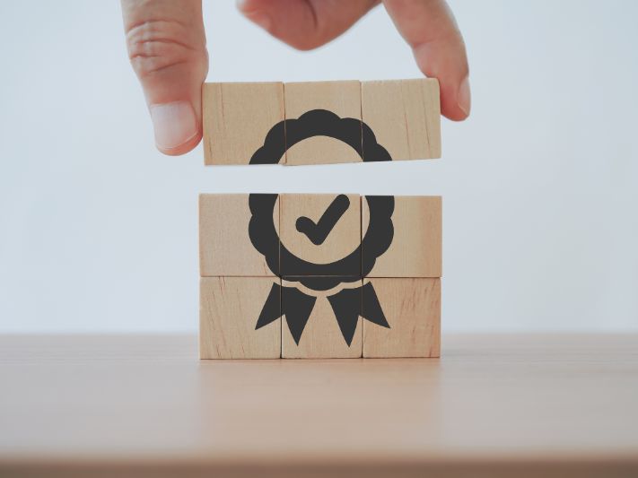 Certyfikaty i normy dla zamocowań budowlanych – postaw na bezpieczeństwo