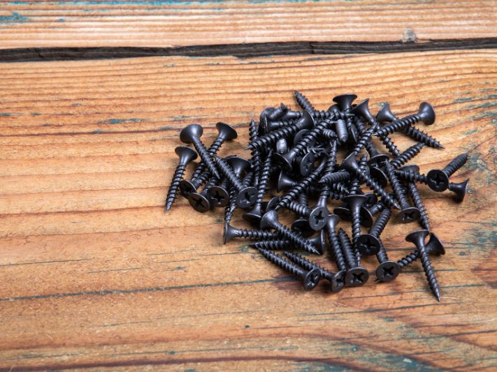 Czy wkręty do płyt gipsowo-kartonowych będą pasować do tynku?
