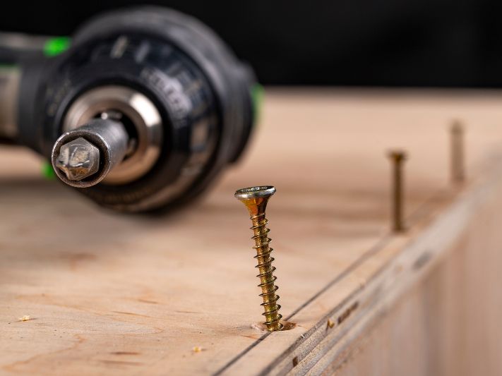 Jakie wkręty ciesielskie do dachu?