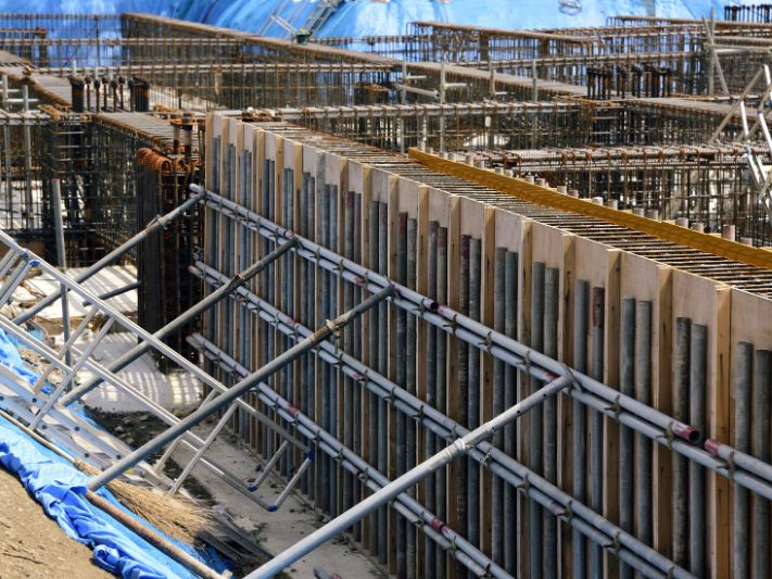 Wkręty ciesielskie do szalunków – dlaczego warto?