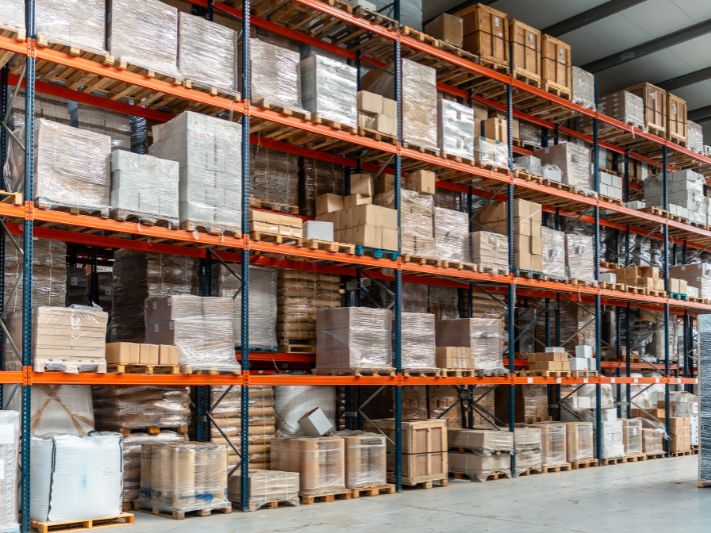 Dlaczego warto zamawiać środki czystości hurtowo przez internet?