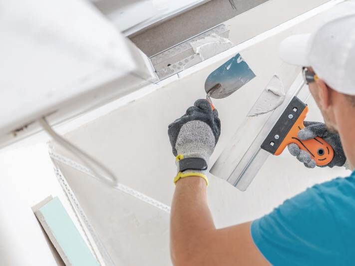 Kiedy stosować połączenie ślizgowe? Sposób łączenia płyty GK ze ścianą