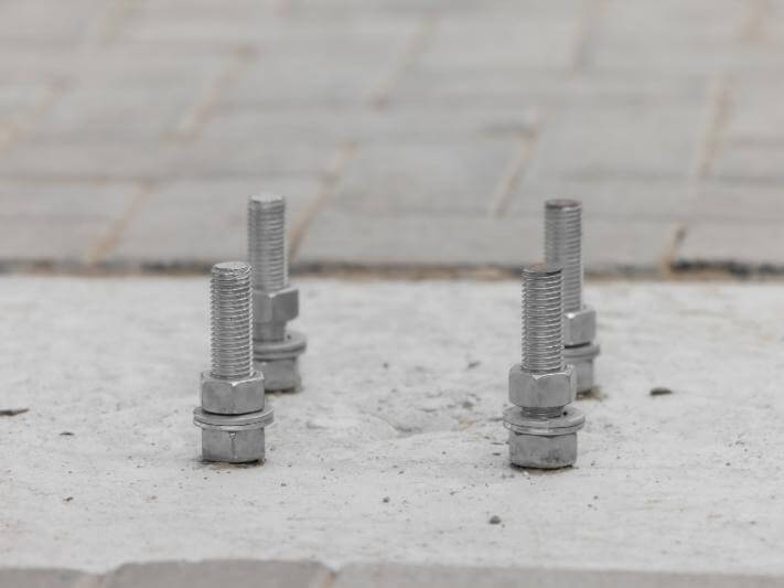 Jakie wkręty do betonu? Wybieramy najlepsze zamocowania do różnych rodzajów podłoża