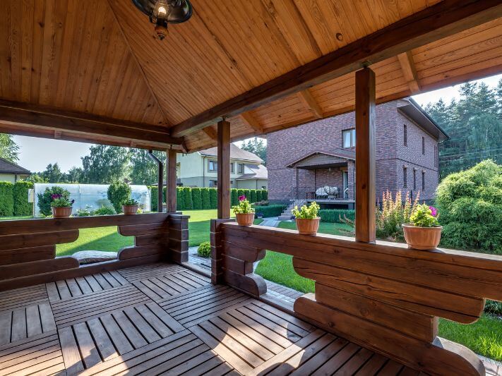 Połączenia ciesielskie do altany - jakie zamocowania wybrać?