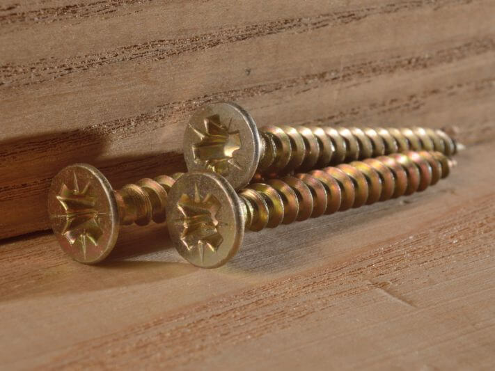 Jakie wkręty do drewna na zewnątrz?